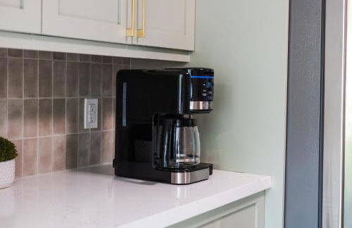 Heated Pool- MiniGolf- Fire Pit- Game Room- 1mi to Beach - Foto 34