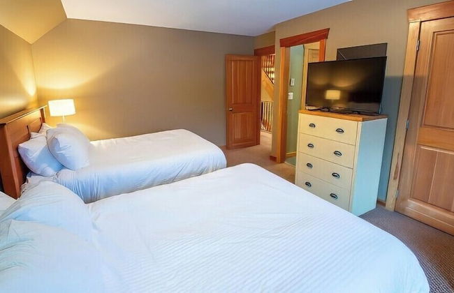 Pinnacle Ridge Chalets by Fernie Lodging - Photo 6