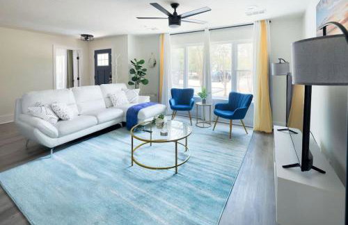 Manchaca Meadows Mini Villa Pool & Spa 20 min DT - Photo 1