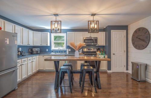 4BR Retreat, 16mi to Acadia NP, with Game Room - Foto 9