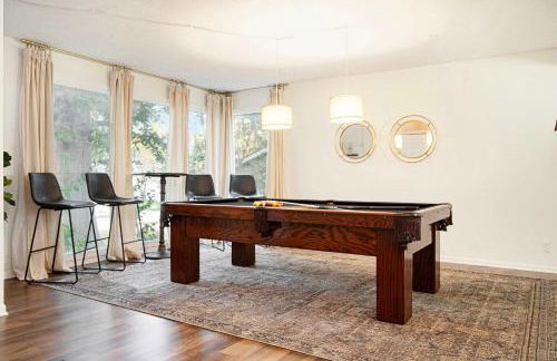 Cozy & Elegant Gem Fenced Yard BBQ & Games - Foto 11