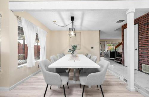 Mira Mesa Family Retreat 4BR with Balcony and Firepit - Photo 6