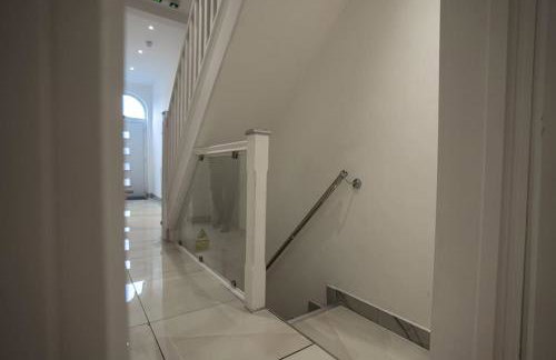 Luxury 6 Bed near city centre with Cinema Room & games room plus 5 bathrooms - Foto 32