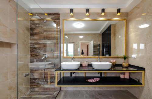 Villa Ragusea With a Private Beach - Photo 47