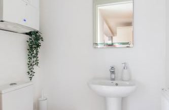 Charming Beachside Town House - Photo 8