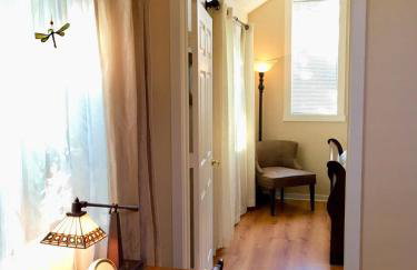 Charming Garden Cottage - Photo 9