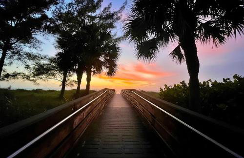 Direct Gulf Front Condo, Private Balcony, Heated Pool, Walkable Indian Rocks Beach - Foto 9