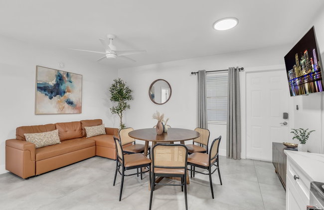 Bayview Regency Apartments By Lowkl - Photo 101