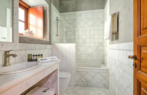 Mare Monte Luxury Suites - Photo 13