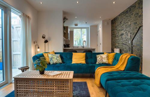 Sleek 4BR Townhouse - Rooftop - Hot Tub - Foto 1