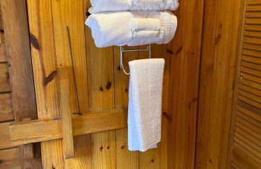 Poolside Rustic Cabin with Amazing Views - Foto 16