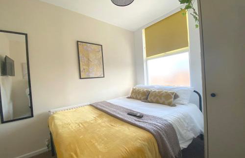 Stylish 4BR Home - Free WiFi -Ideal for Contractors - Foto 8