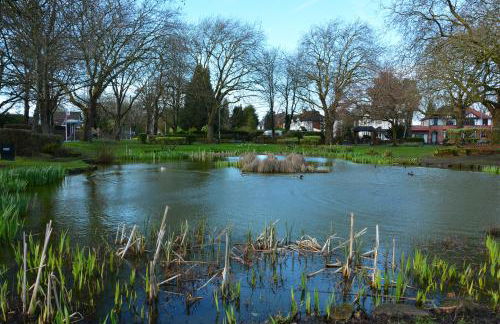 Peaceful Room Overlooking Nature & dedicated bathroom - Foto 14