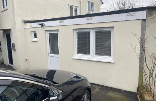 Self-contained studio with folding down Bed - Foto 7