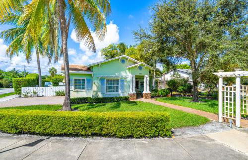 Walk to The Ave- Heated Pool, Spa, Golden Tee and Putting Green - mins to Beach- by Maven Vacation Rentals - Foto 63