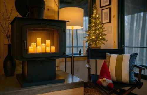 Lux Tiny House with Waterfront, Kayaks, Hot Tub, Arcade - Photo 20