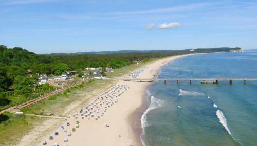 Terrasse, gratis Nutzung vom AHOI Erlebnisbad und Sauna in Sellin - Villa Karola FeWo 02 - Foto 2