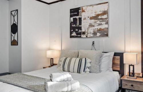 NEW! Woodland Retreat - Hot tub Game Room Firepit - Foto 9