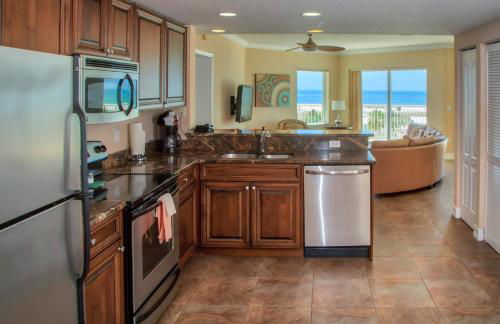 Crystal Palms Beach Resort - Photo 8