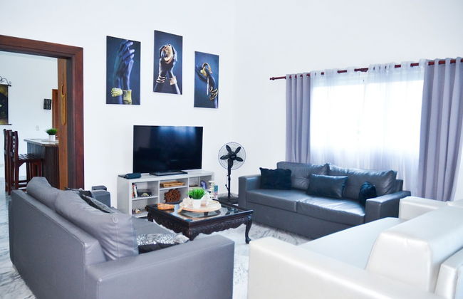 2 Minutes Walk to Beach Huge 3 bdrm Condo with Pool - Photo 45