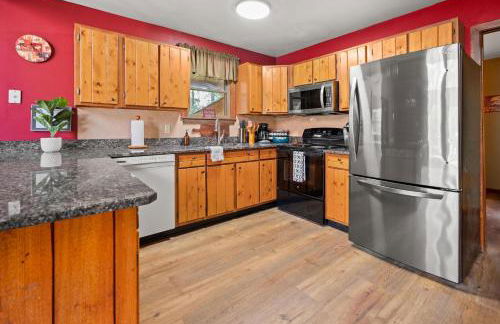 Relaxing Pocono Stay Near Lake with Hot Tub & BBQ - Foto 18