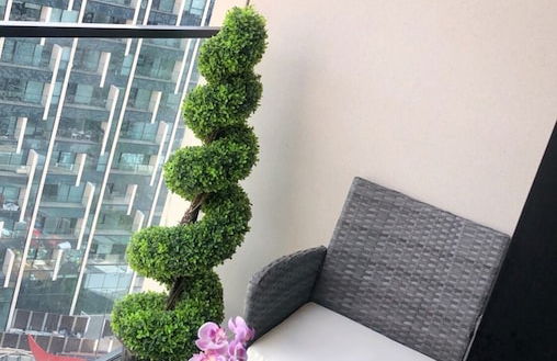 Stunning 1-bed Apartment in London With River View - Photo 8