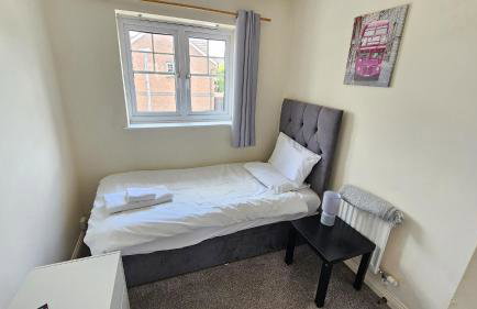 Quiet 3 bed semi with off street parking - Foto 38