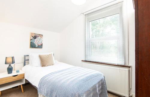 Single Room with a shared Kitchen and bathroom in a 5-Bedroom House at Hanwell - Foto 1