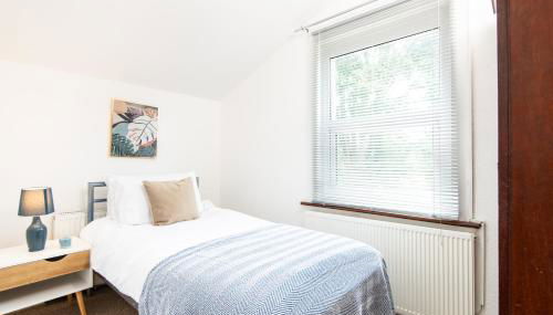 Single Room with a shared Kitchen and bathroom in a 5-Bedroom House at Hanwell - Foto 1