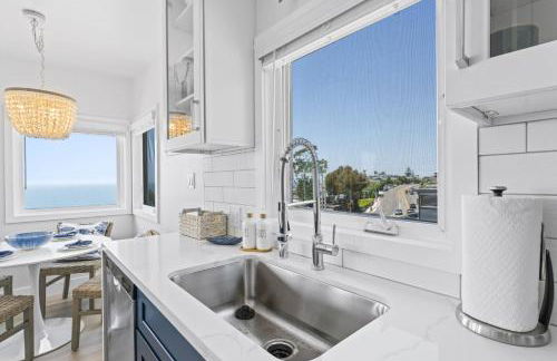 Penthouse Steps from Victoria Beach 180 degree ocean views - Foto 13