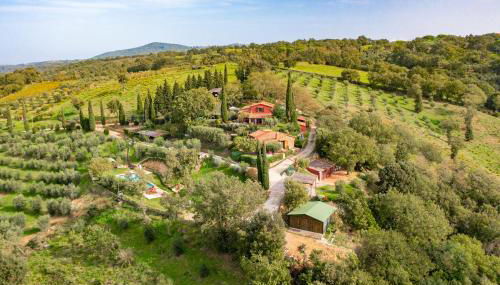 PODERE TORRICELLE 69B Pancole Gr, seaview infinity pool, jacuzzi, sauna, exclusive villa with 2 bedrooms for 4 - If you total 5 or 6 people there is an independent suite in main villa with private ensuite bathroom, kitchenette and garden dining area - Foto 2