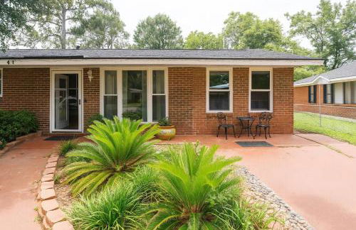 Spacious Backyard • Alfresco Dining • Pet Friendly - Foto 57