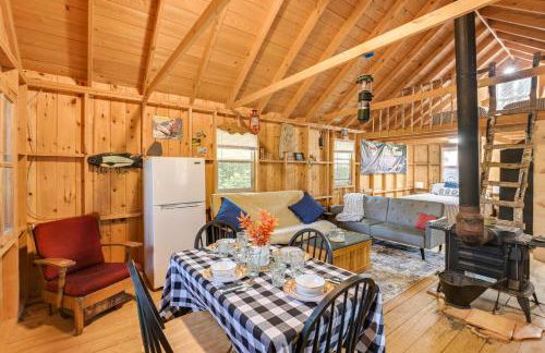 Riverfront Greenbush Studio with Porch and Views! - Foto 8