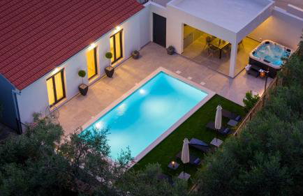 Apartment Gironi with Pool, Jacuzzi - Photo 37