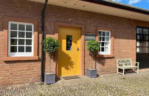 Courtyard Cottage - Photo 1