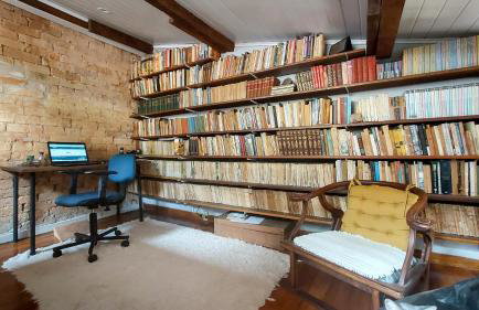 Suítes em casa centenária no centro de Socorro - Foto 21