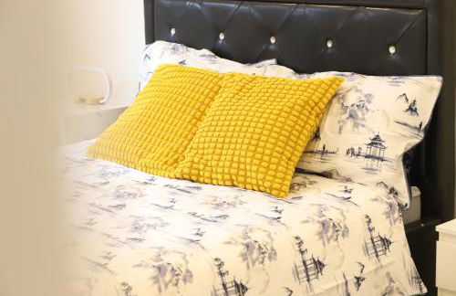 Spacious 3-Story Retreat with Rooftop Terrace and Modern Amenities - Foto 41