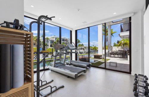 Three Story Waterfront Villa with Basketball and Mini Golf - Foto 48
