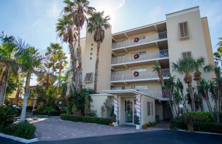 Beach and sunset view from your balcony - Photo 41