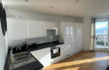 Seaview flat with balcony, spacious 2 bedroom - Foto 17