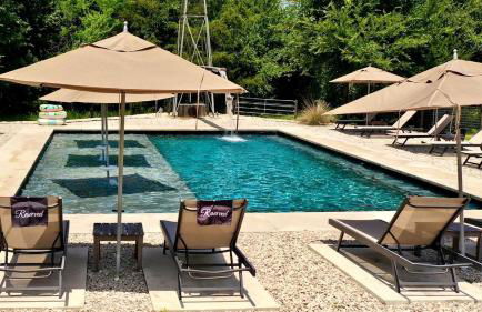 Restored Beautiful Airstream Fully Equipped with Incredible Outdoor Living in Texas - Foto 21