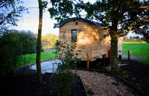 The Dragonfly - Luxury Lakeside Shepherds Hut - Foto 25
