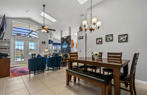 Wheelchair accessible Lakeview 4BR house with pool spa themed rooms game room - Foto 9