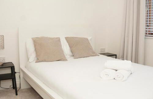 Spacious 4BR 4BA gated townhouse with balconies, Central JQ - Foto 11