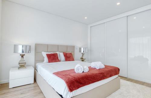 Vita Portucale ! Chic Luxe Villa with Saltwater Pool - Foto 33