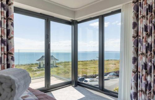 Beachcliff - On the Seafront with Two Balconies - Photo 10