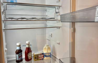 Brand-new flat, King Bed, Sofa Bed with full kitchen, Wi-Fi, self check-in Central location near everything - Foto 31