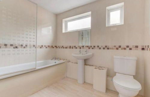 Cosy 3BR Home in Redditch - Sleeps 6 - Foto 5