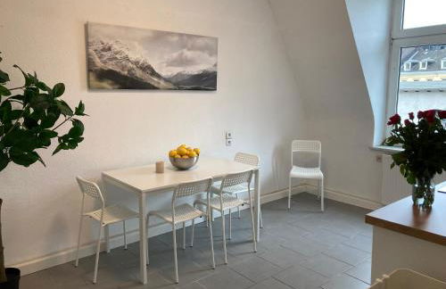 Cosy, new furniture, 10min walk to train station - Foto 13