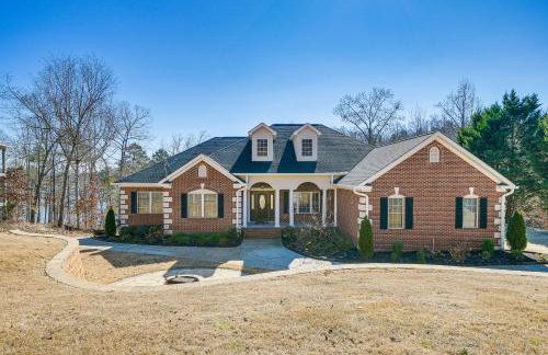 Lake Hartwell Getaway with Private Dock and Fire Pit! - Foto 1